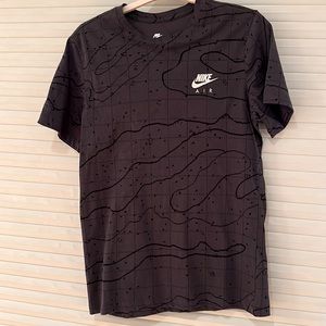 Nike tea with Nike air logo gray with black pattern. Size men’s small.